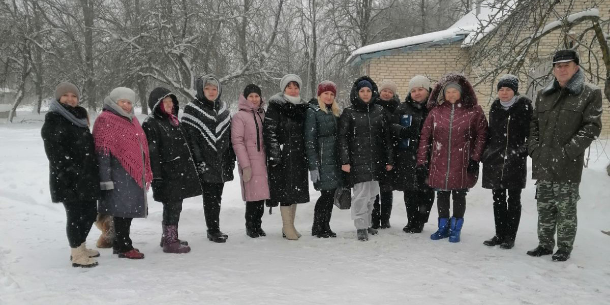 Новый год снова стучится в дверь