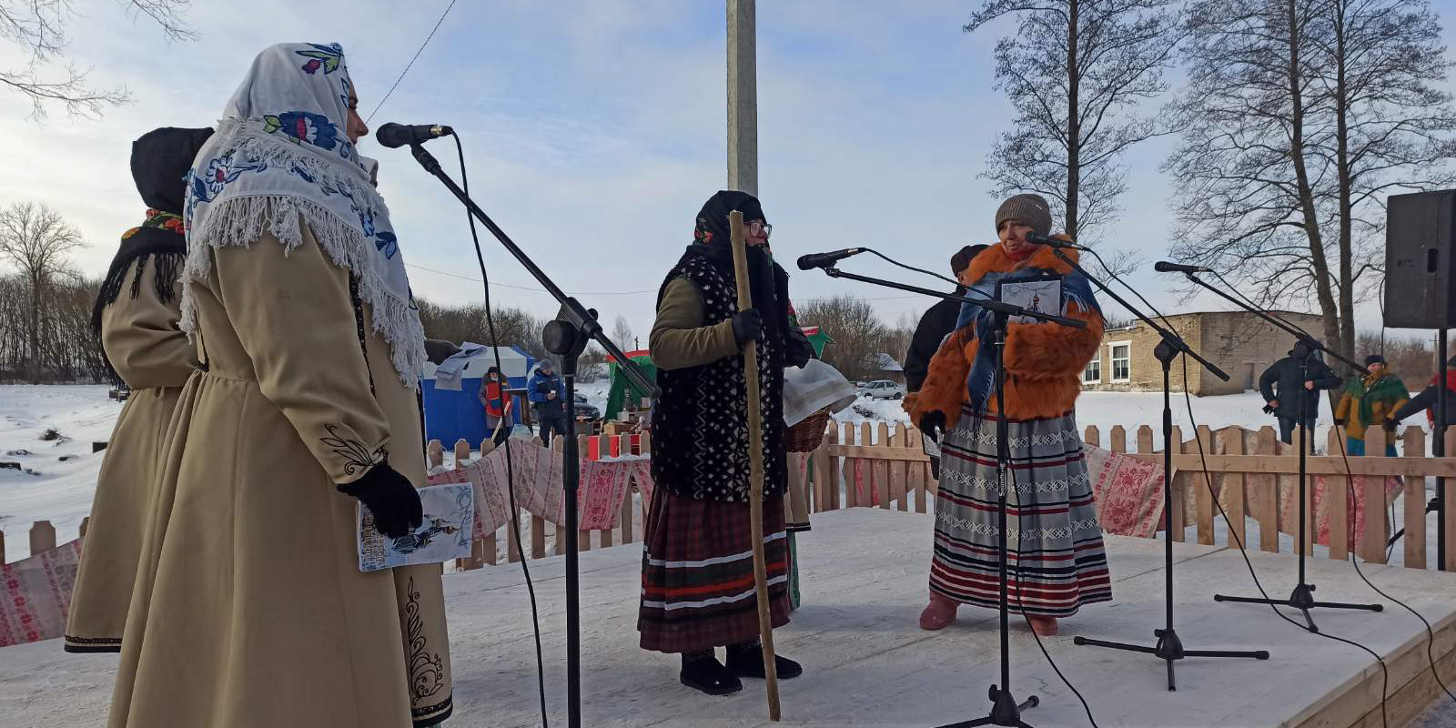 В д. Низки прошла праздничная программа «Крещенские забавы»