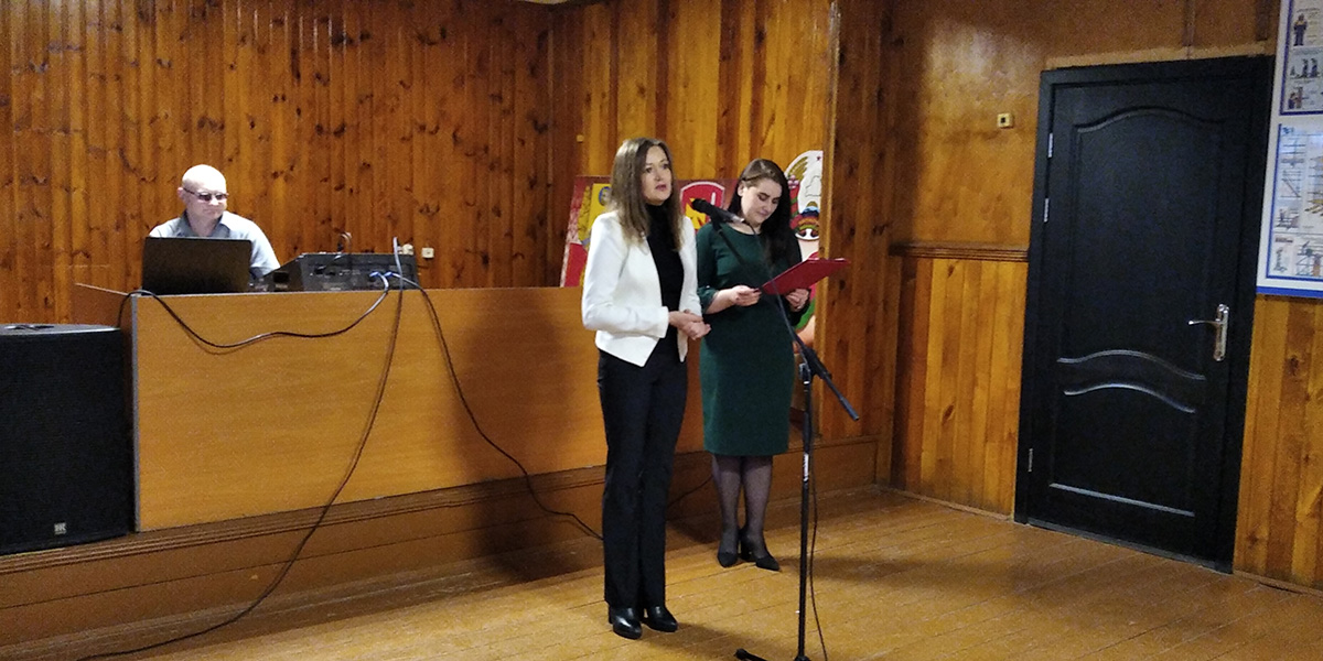 23 февраля коллектив районного центра культуры Кричева поздравил с Днем защитников Отечества работников УКПП «Коммунальник»