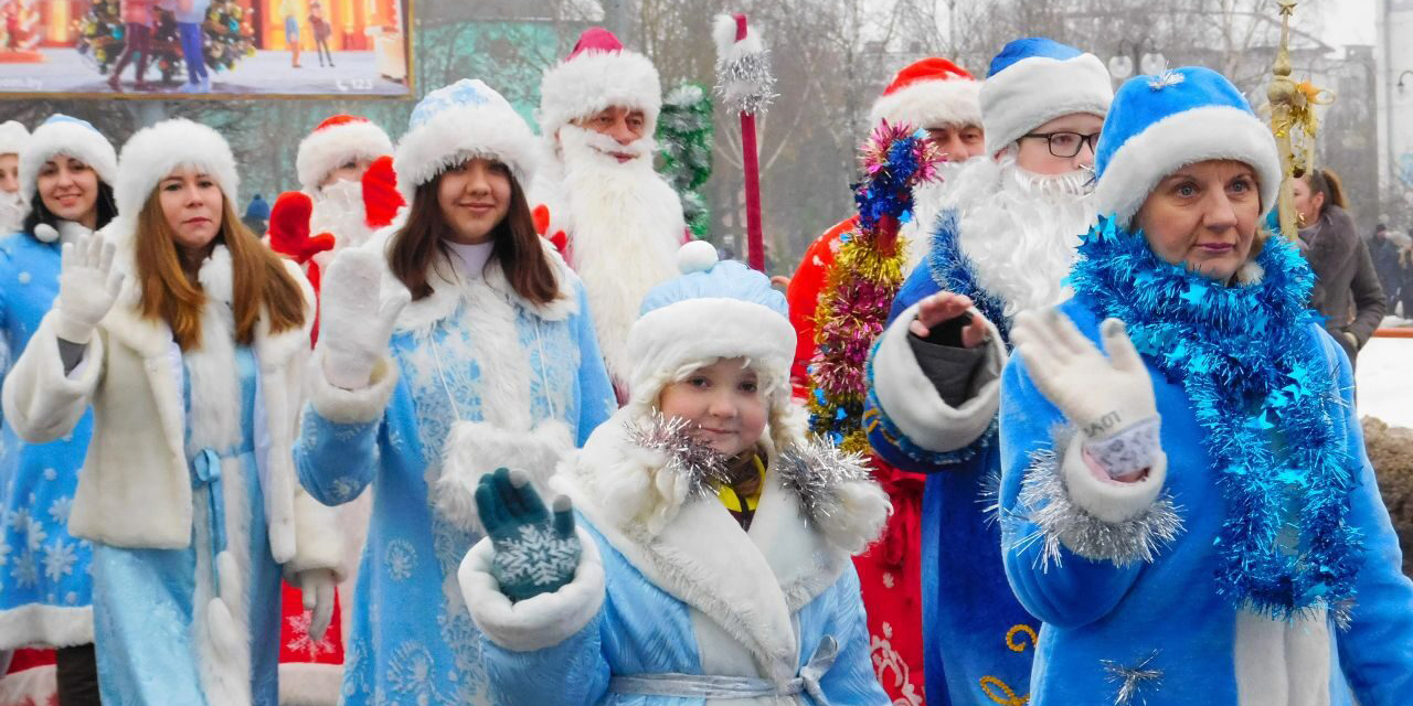 Дед Мороз зажег огни главной ёлки города