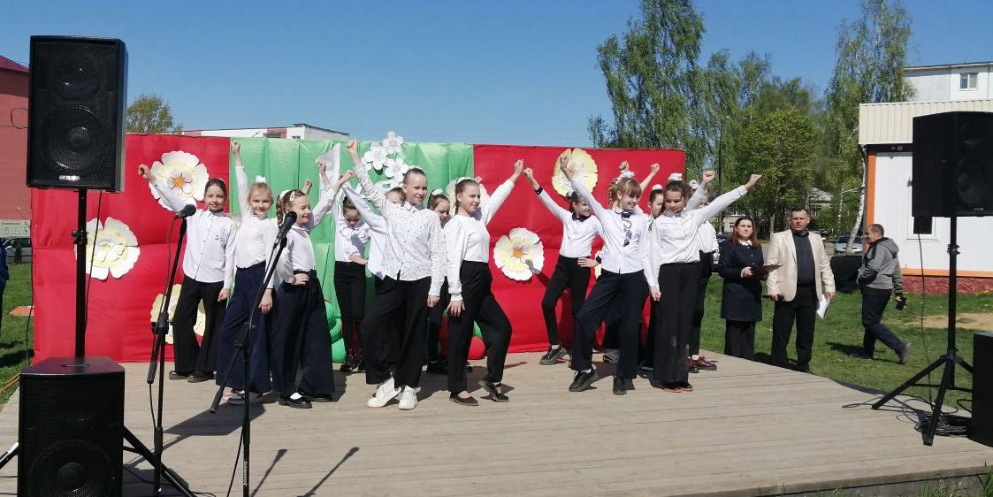 Праздник Весны и Труда «Поет Первомай»