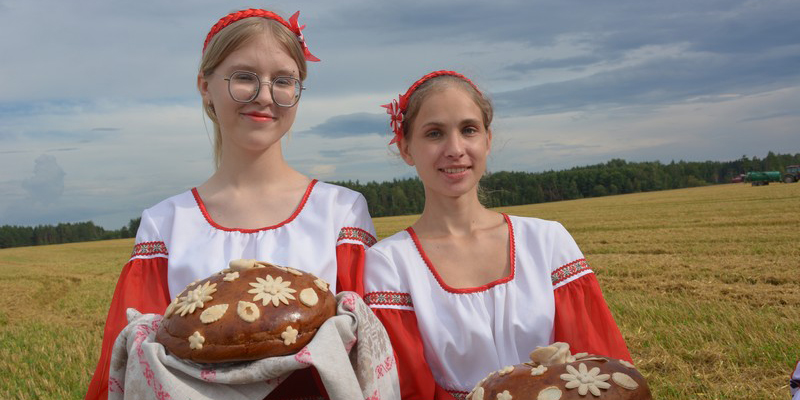 «Люди песен достойные»