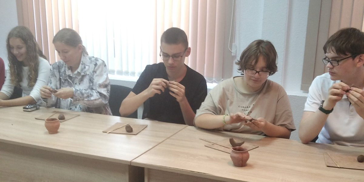 Мастер-класс по изготовлению традиционной народной глиняной-игрушки свистульки полуконь-полуутка под руководством народного мастера Республики Беларусь Яковенко Вячеслава Николаевича